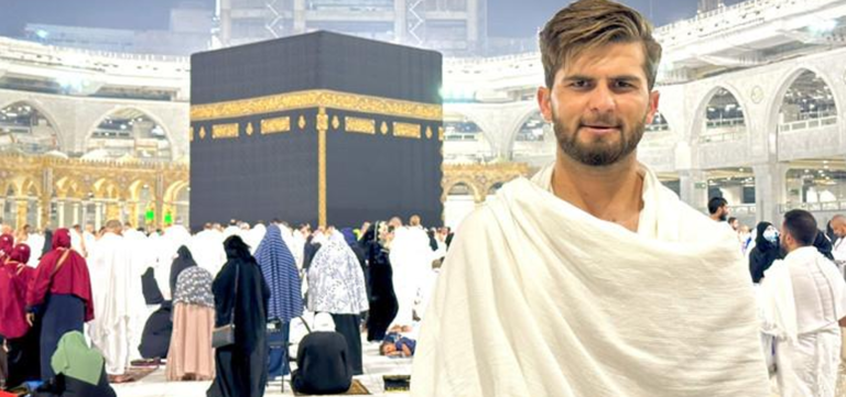 Shaheen Afridi Performs Umrah, Shares Photo on Social Media