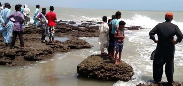 Nine people drown at Hawkesbay, Sea View beaches in Karachi