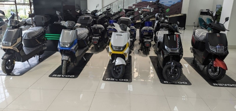 Revoo Pakistan Launches Affordable Electric Scooters