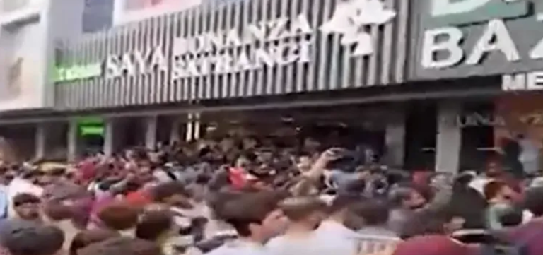 Karachi Mall Opening Turns Chaotic as Crowds Clash