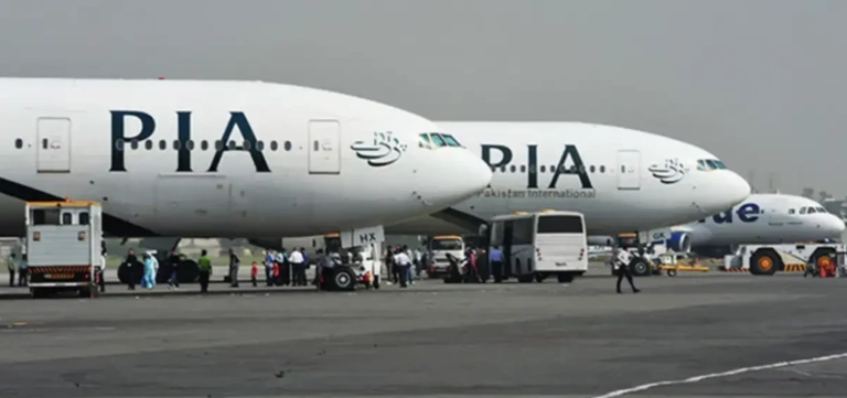 PIA Steward Detained for Smuggling 15 iPhones