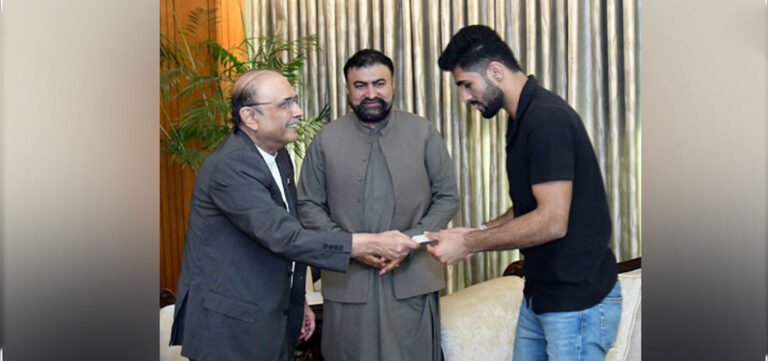 President gives Rs100mln cheque to Shahzaib Khan