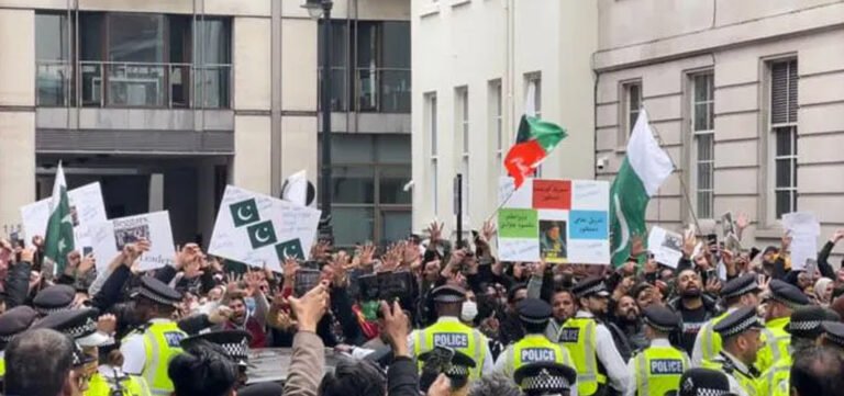 PTI Protests Outside British PM’s Residence for Imran’s Release
