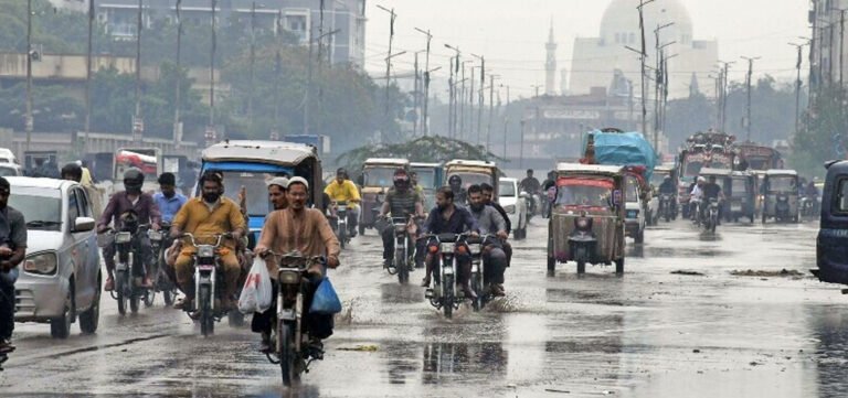 Heavy Rain Hits Karachi