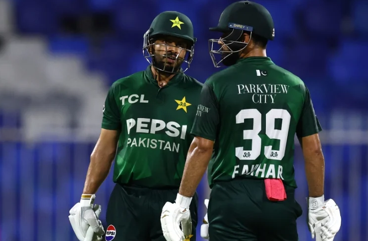 Pakistan Beats UAE to tri-series final
